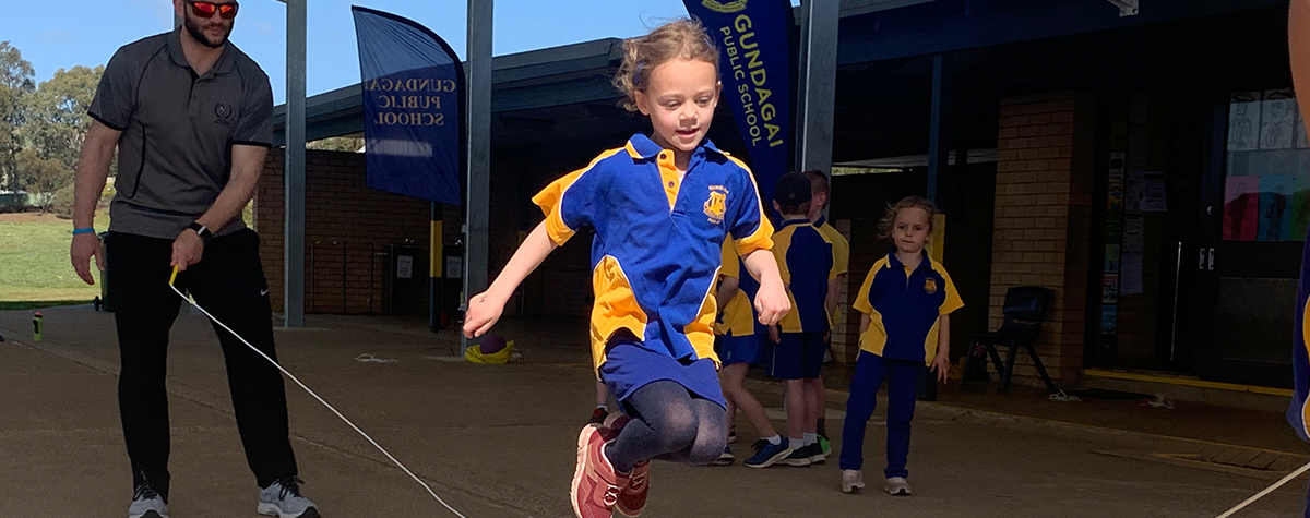 Kindergarten student Abi helps Gundagai Public smash its Jump Rope fundraising target